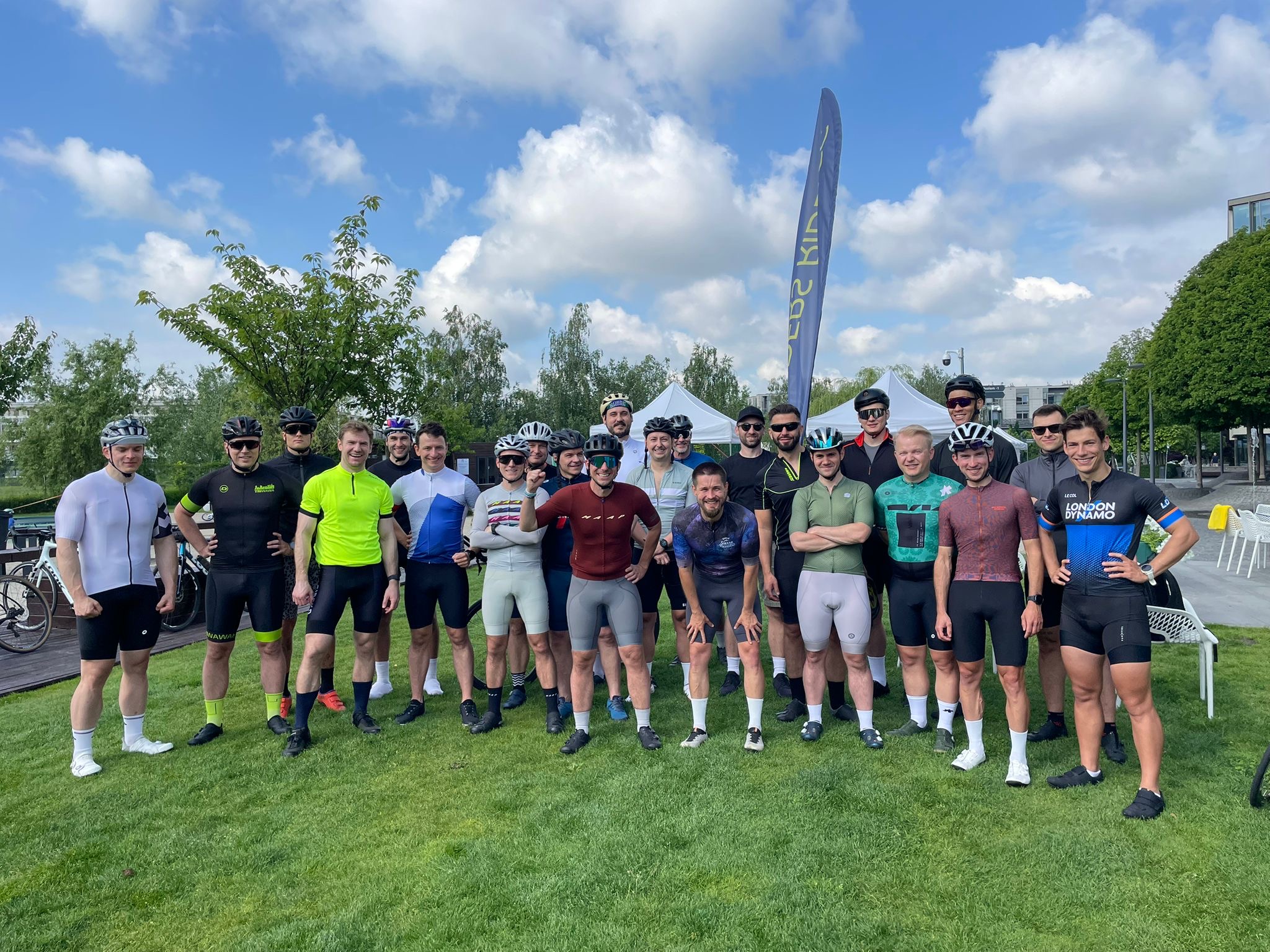 Founders Ride #1 - Group photo with Veloart banner
